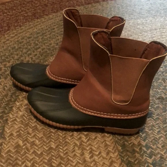 DUCK BOOTS 🥾 - Picture 1 of 4